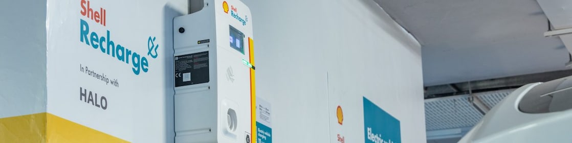 Shell has installed a total of 7 fast and 8 medium-speed electric vehicle charging points at K11 MUSEA and K11 Art Mall, which are under the New World Group. The charging points are handy and efficient.