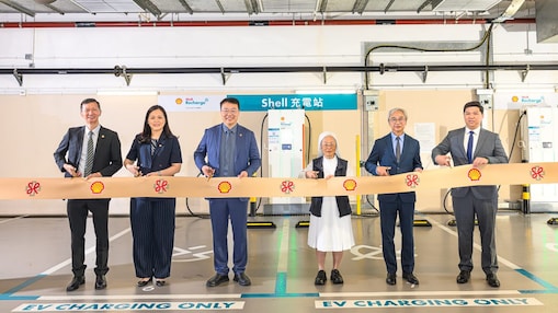 (From left) Mr. Dick Chan, General Manager of Shell Commercial Fuels - Hong Kong and Macau; Ms. Berry Wong, General Manager of Shell Mobility - Hong Kong and Macau; Mr. Hu Chuan, Vice President of Shell Mobility & Convenience – China ; Sr. Nancy Cheung, Managing Director of St. Paul's Hospital; Mr. Gilbert Lee, General Manager of St. Paul's Hospital; and Mr. Keith Ho, Facilities Manager of St. Paul's Hospital, at the Shell Recharge station, which offers hospital visitors and staff a greener energy option.