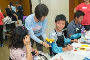 Volunteer assisted students with special educational needs in art creation.