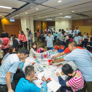 Winners of Diversified Potential Development Project, parents, teachers and volunteers from the Scholarship organisers have had an art jamming session together.